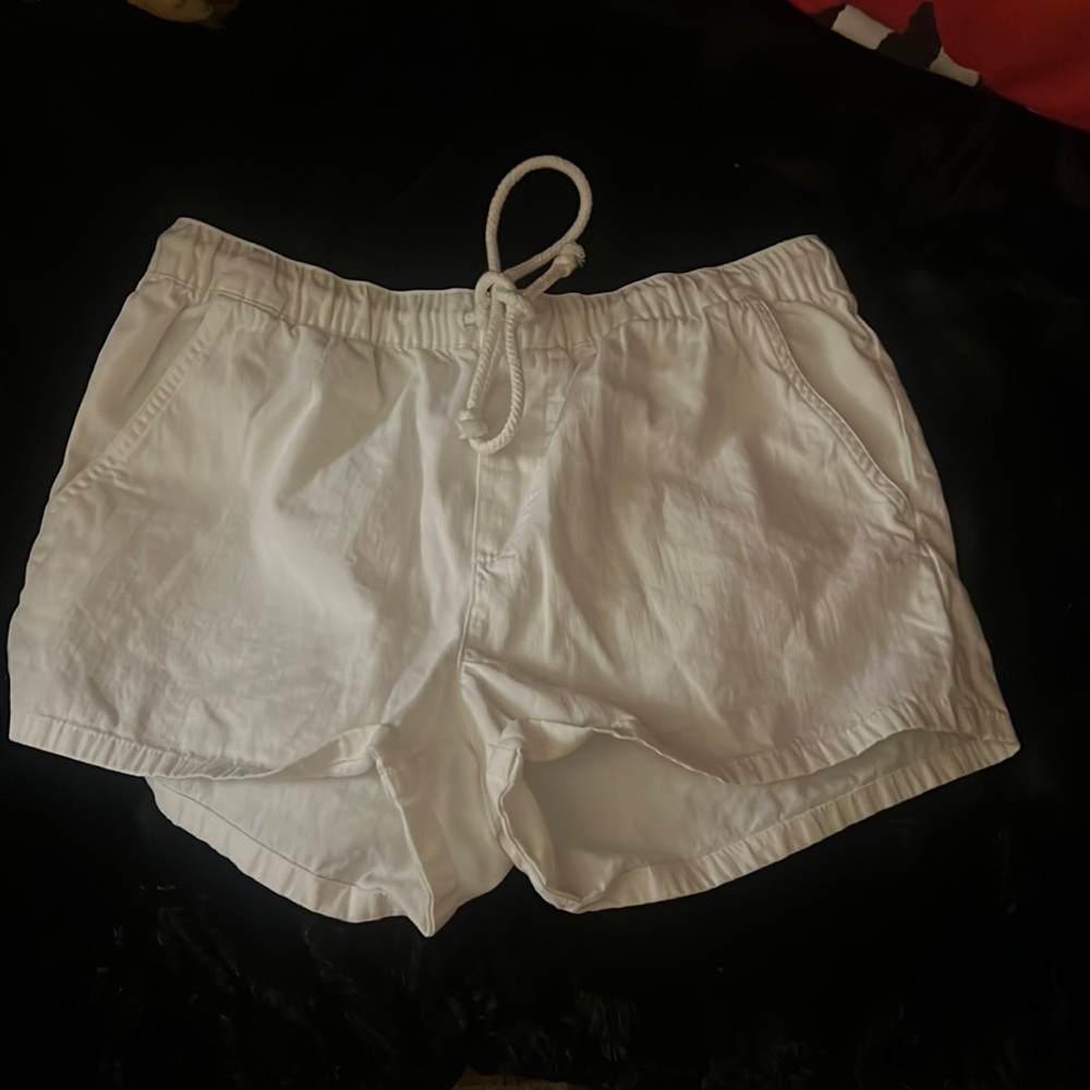 WHITE AERIE SHORTS!!